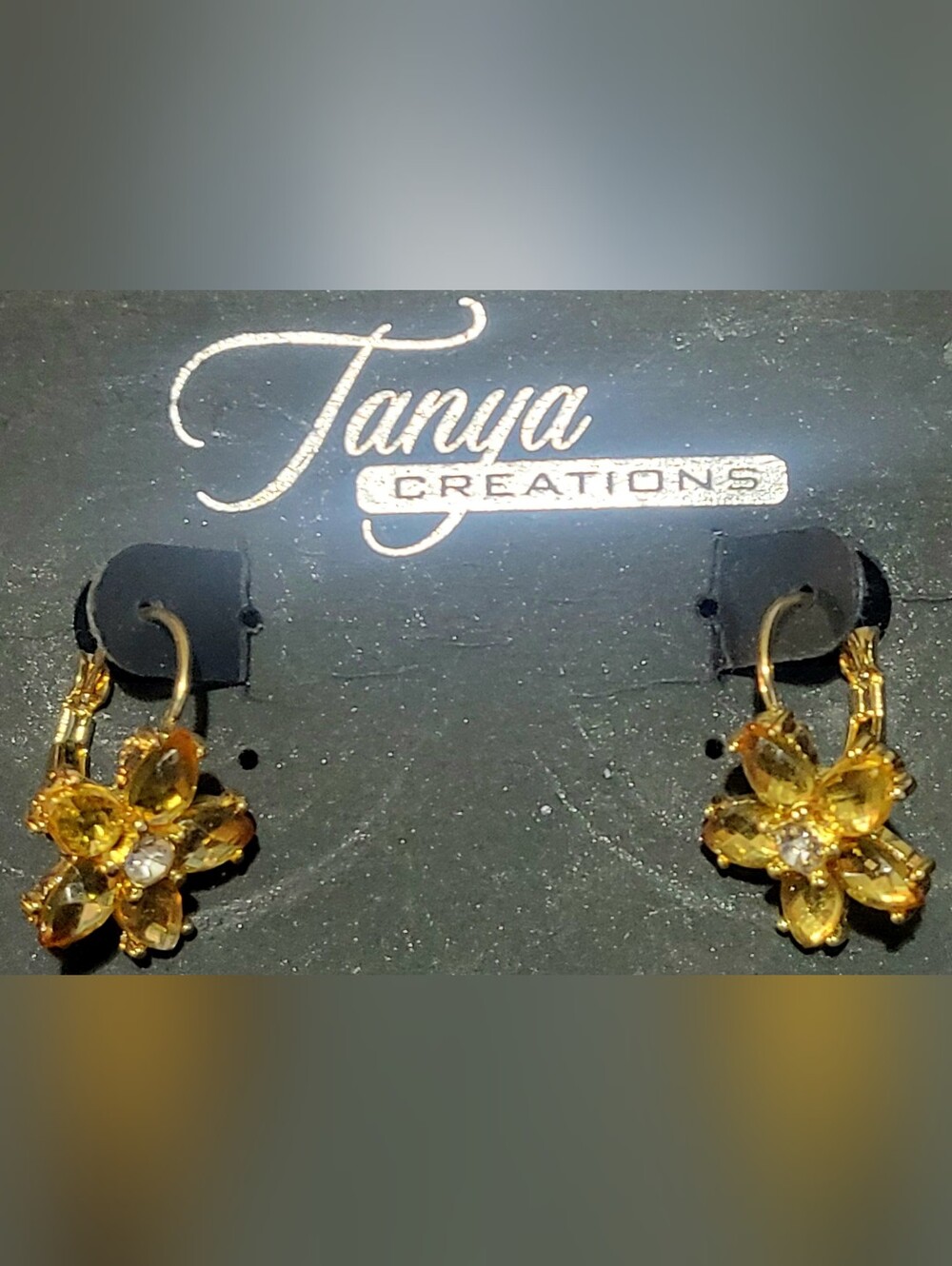 Pretty Flower Leverback Earrings Gold Tone